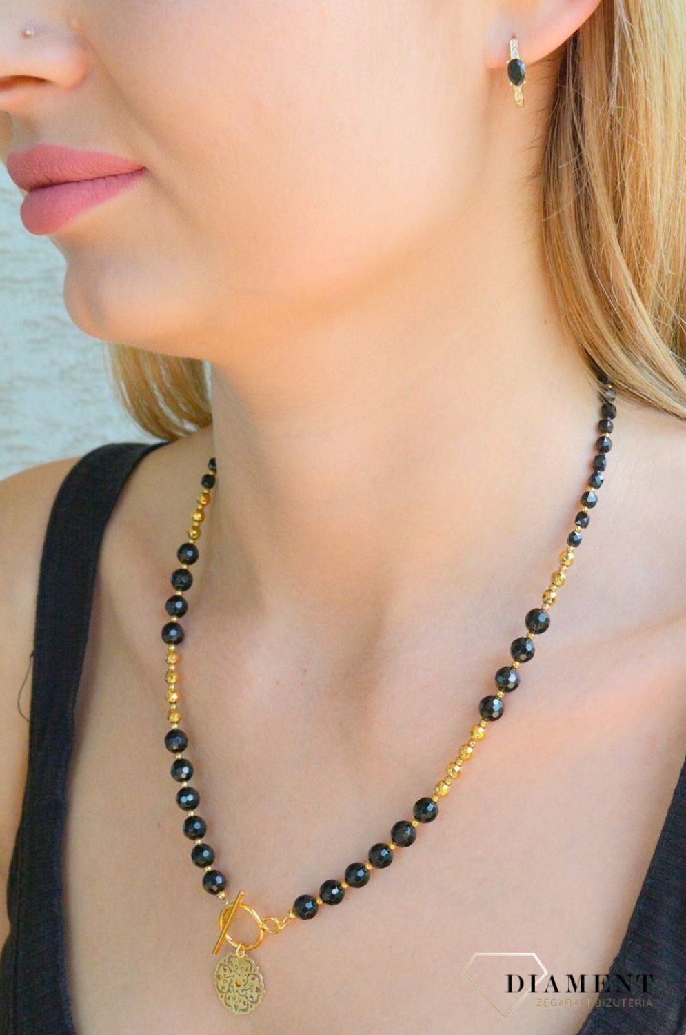 Złote kolczyki 585 ozdobione czarną cyrkonią KL 9142.jpg